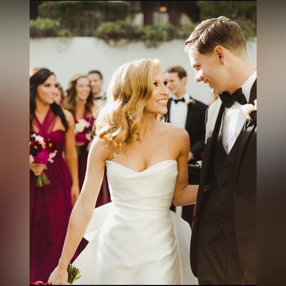 Monique Lhuillier Couture Wedding Gown - Picture 2 of 12